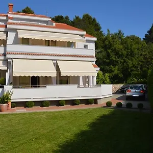 apartment-natasa-rab.primorje-gorskikotar.com/