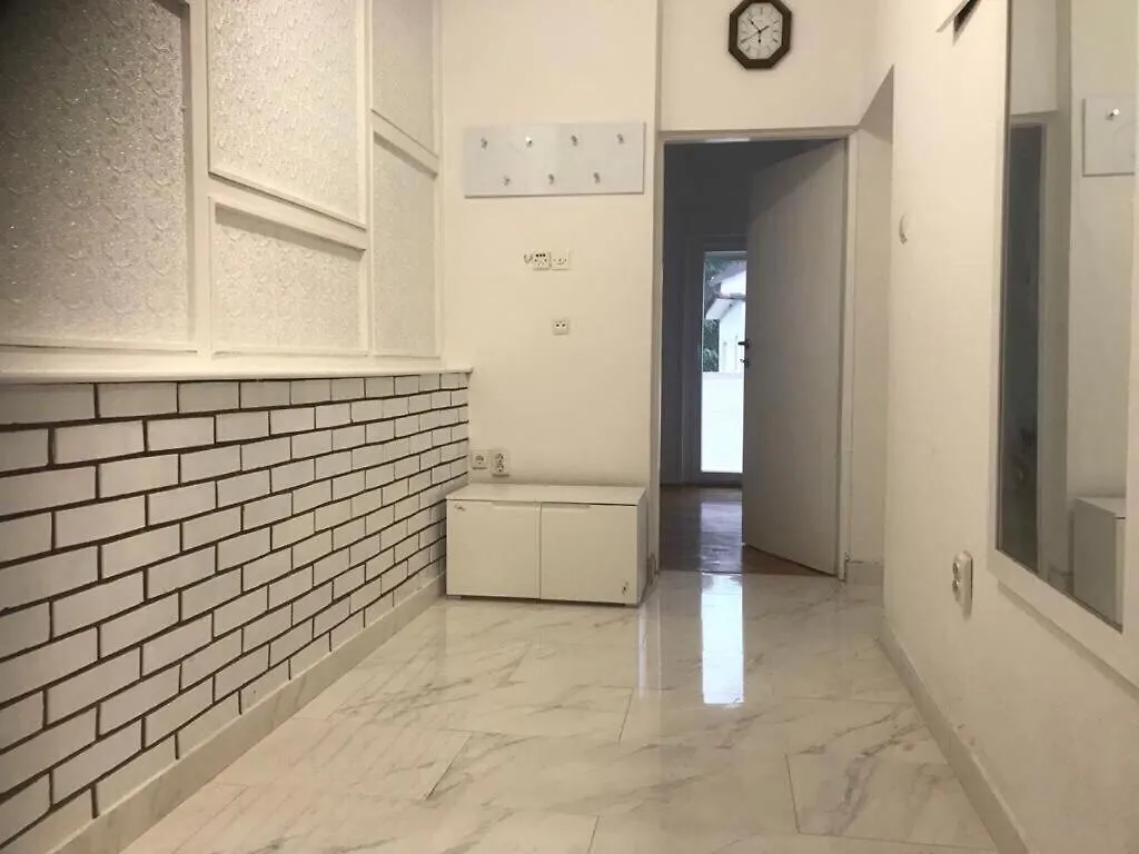 Apartment Deni Pula 0*,