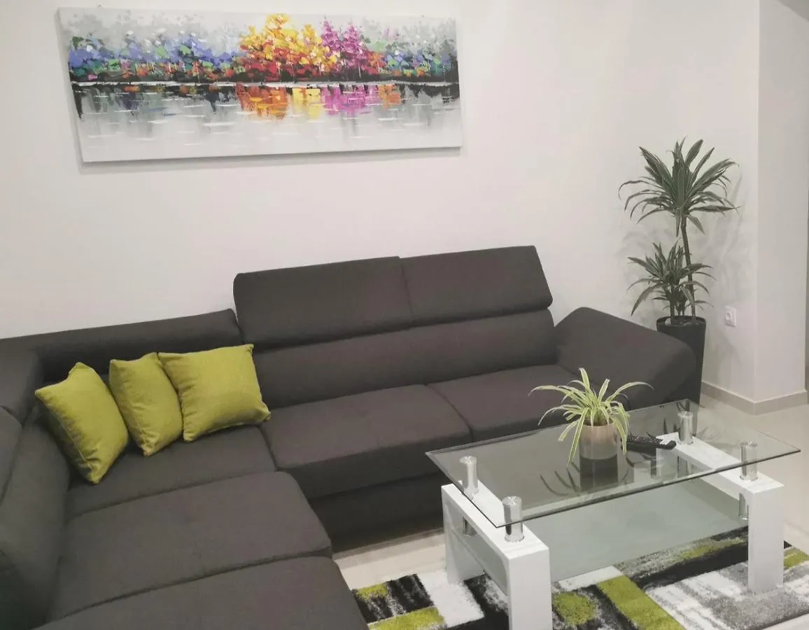 Apartment Deni Pula 0*,