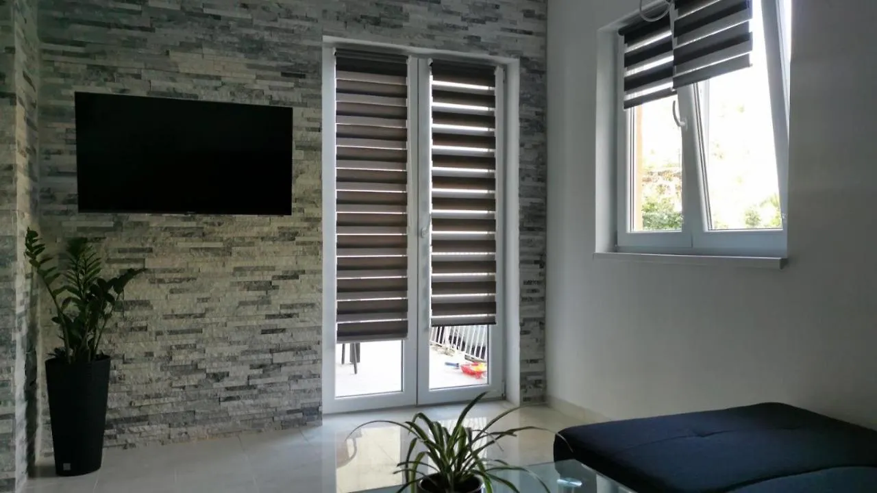 Apartment Deni Pula 0*,